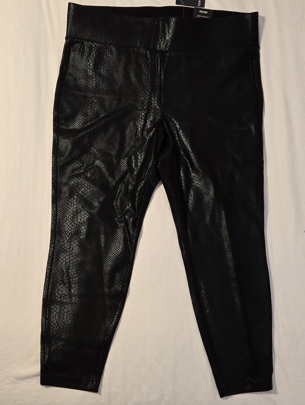 NWT Torrid Pixie Pants Black Croc Slim Fix Pixie Size 2